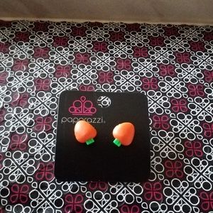 Paparazzi Girl Carrot Earrings